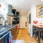 Spacious & Bright Loft *