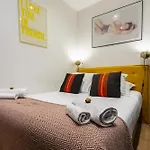 Spacious & Bright Loft Lejlighed
