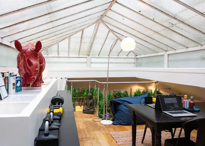 Spacious & Bright Loft *