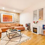 Spacious & Bright Loft Apartment *