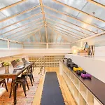 Spacious & Bright Loft Apartment *