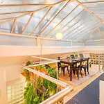 Spacious & Bright Loft Apartment *